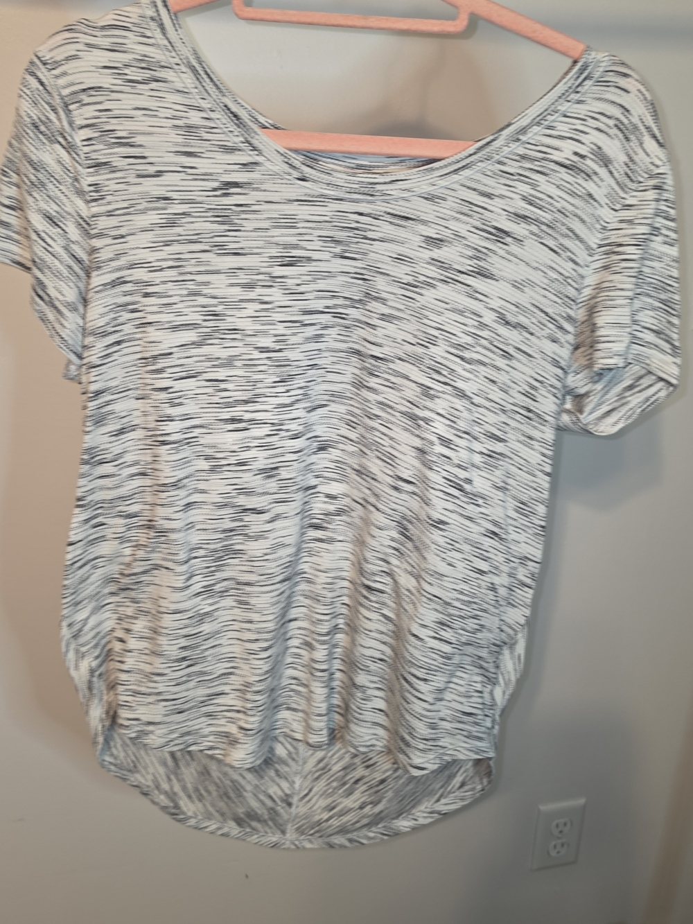 Lululemon white and gray marbled short sleeve top #athletic #activewear ptp 18"
